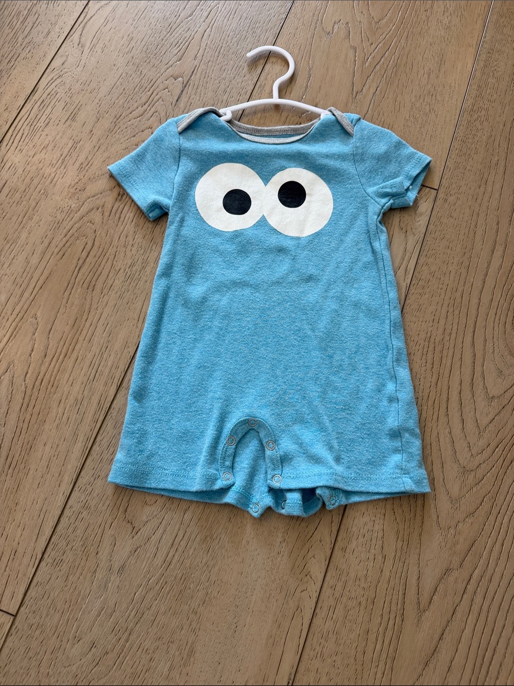 Isaac Mizrahi Light Blue Baby Tee with Gray Trim